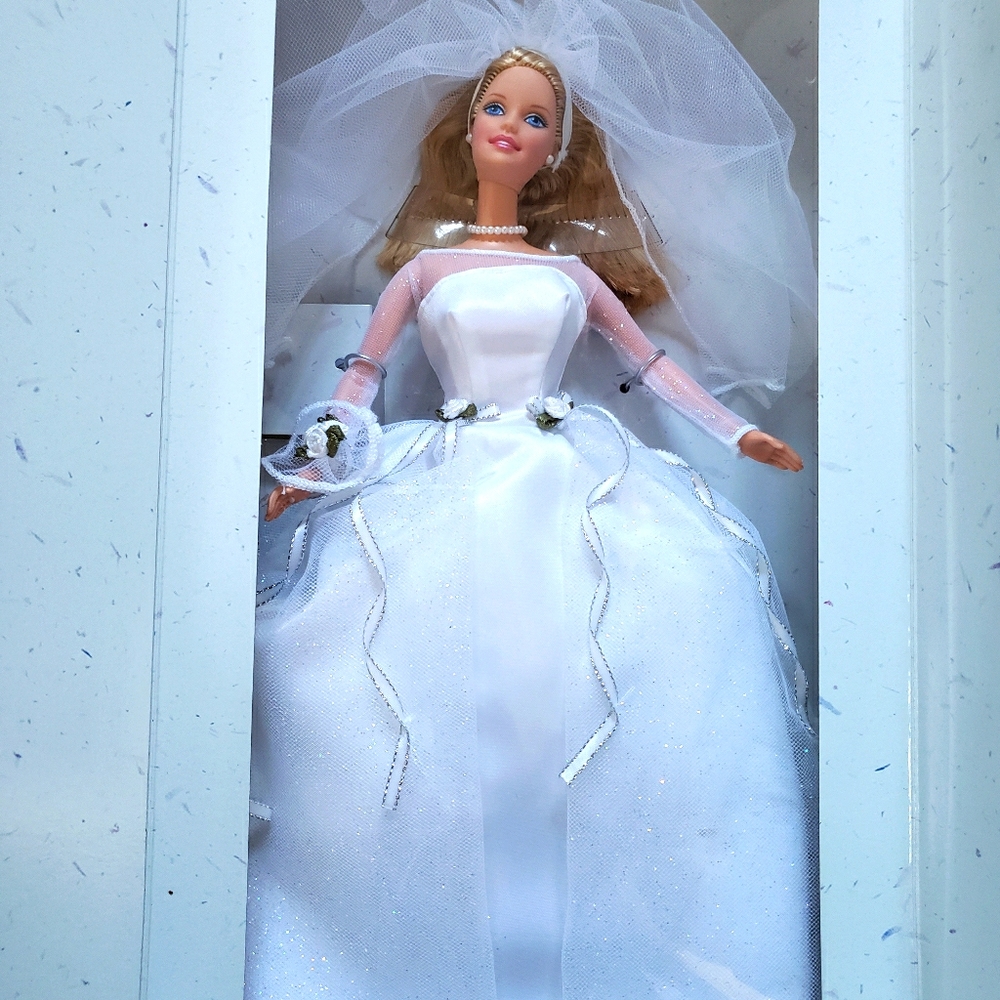 Vintage 1999 Blushing Bride Barbie